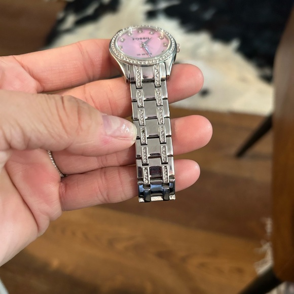 Pink mother of pearl Fossil blue watch. - Picture 6 of 9